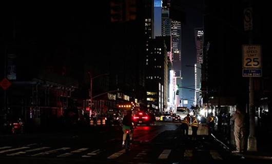 Manhattan'da elektrik kesintisi, şehrin büyüsünü bozdu