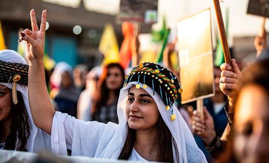 WÊNE: Li Amûdê meşa dijî Komkujiya Kurdên Êzidî