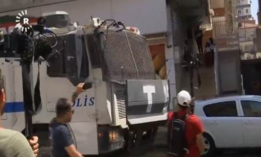 DİYARBAKIR - HDP’liler ile polis arasında arbede
