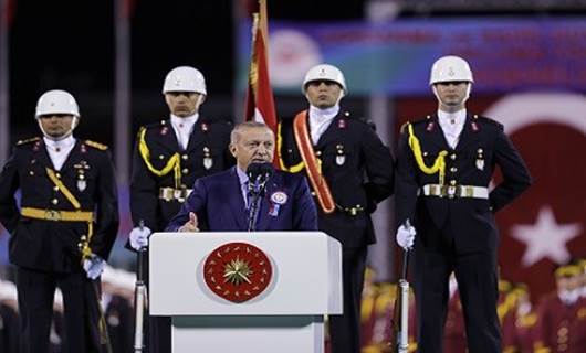 Erdoğan: Milletin parasını Kandil'e gönderenlere seyirci kalamayız