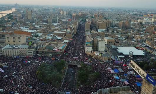 Tahrir Square protesters hold their ground amidst Iraqi security force fire