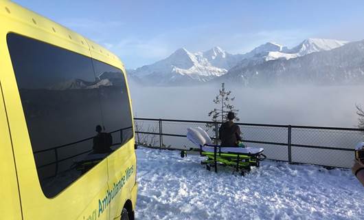 Kanser hastası genç son arzusu için İsviçre Alpleri'ne götürüldü