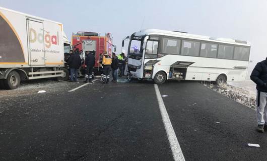 Kars’ta zincirleme trafik kazası: 7 araç çarpıştı