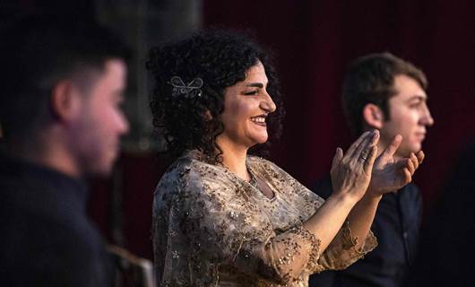 Kurdish opera singer performs for fellow IDPs in Northern Syria