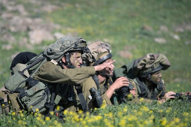 وێنەی ژمارەیەک سەربازی ئیسرائیل لە بەرزاییەکانی جۆلان. وێنە: AFP