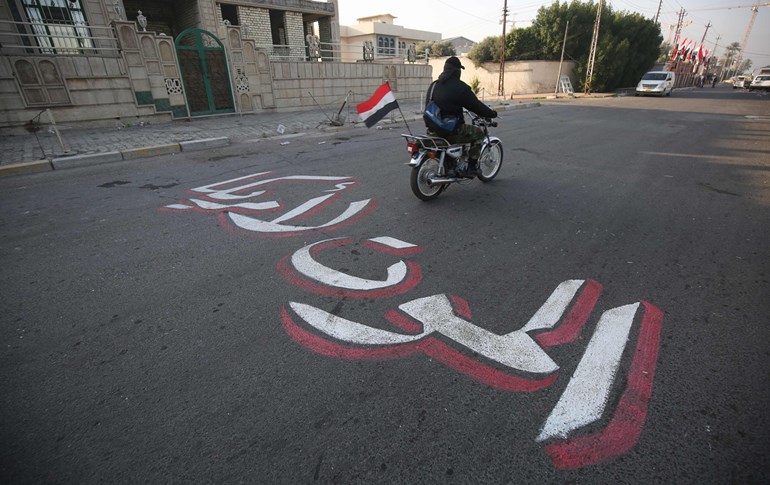 A slogan reading in Arabic "Death to America" is painted on the ground in Baghdad on January 3, 2020. Photo: Ahmad al-Rubaye/AFP