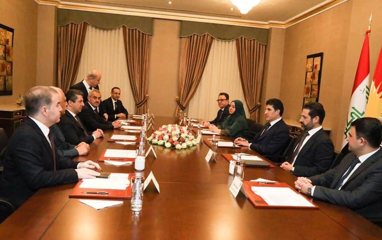 Kurdistan Region Prime Minister Masrour Barzani, Parliament Speaker Rewaz Fayaq, President Nechirvan Barzani, Deputy Prime Minister Qubad Talabani and other top officials meet in Erbil. Photo: KRG