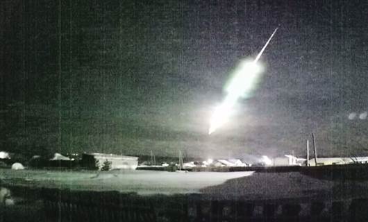 Rusya'da meteorün düşme anı görüntülendi