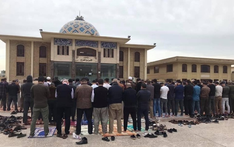 A photo posted to social media on Friday purportedly shows group prayer taking place in Erbil on March 13, 2020. Photo via Sarwan Wllatzheri on Twitter 