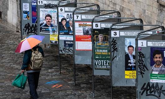 Fransa'da yerel seçimler sıkı koronavirüs tedbirleri altında yapılıyor