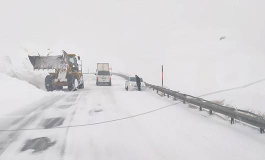 Van-Hakkari kara yolu ulaşıma kapandı