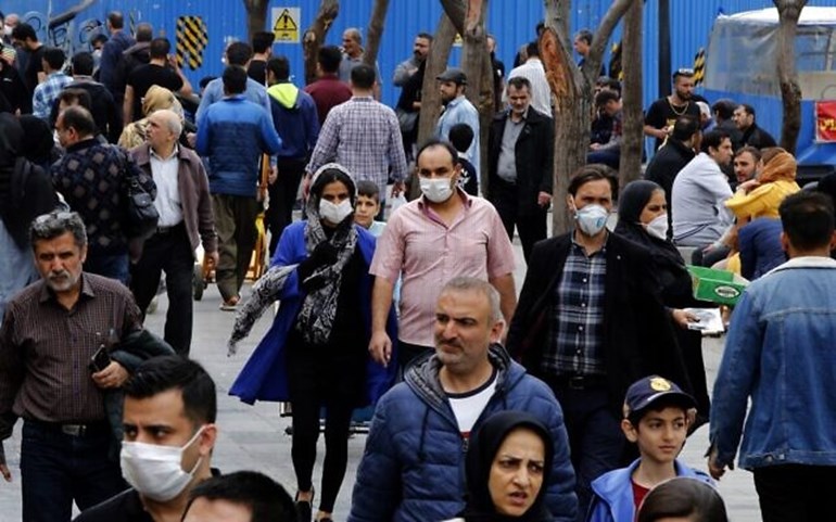 Iranians, some wearing protective masks, gather inside the capital Tehran's grand bazaar, during the coronavirus pandemic crises, on March 18, 2020. Photo: AFP