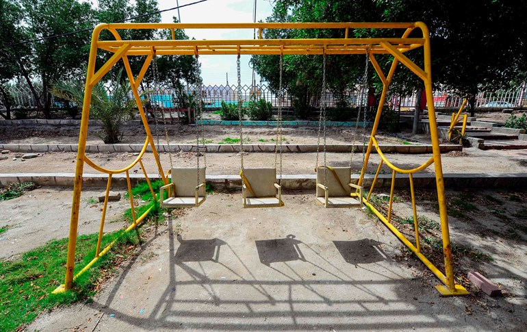 A deserted amusement park in the central Iraqi holy city of Najaf amid the COVID-19 coronavirus pandemic,March 29, 2020. Photo: Haidar Hamdani / AFP