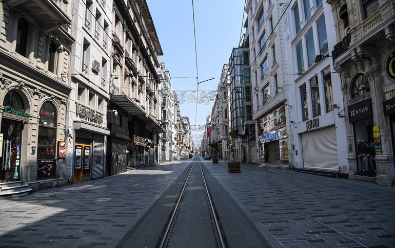 A picture shows empty Istiklal avenue near Taksim in Istanbul on April 11, 2020. Photo: Ozan Kose/AFP