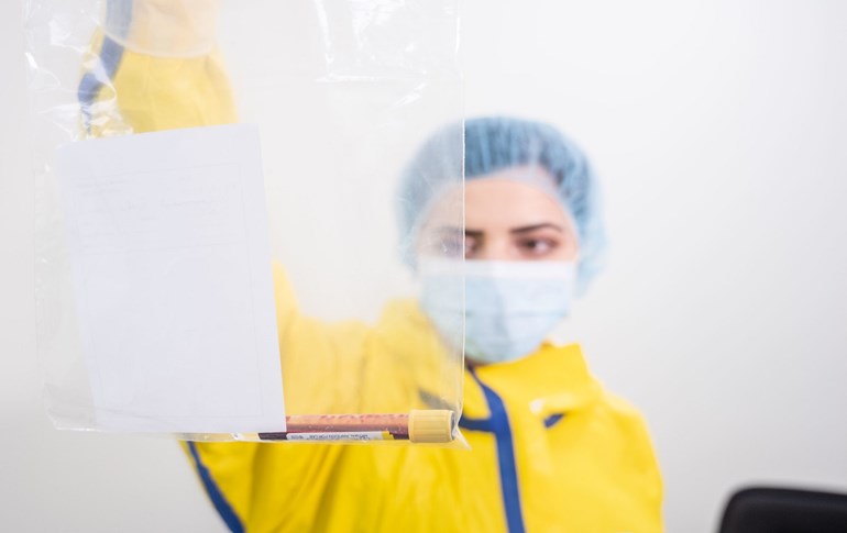 A health worker at Erbil's Peshmerga hospital on April 11, 2020. Photo: Bilind T.Abdullah/Rudaw