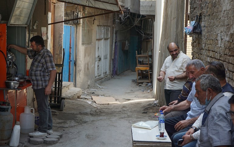  Iraqi men sit chatting in an alley in central Baghdad, after measures of social distancing were eased by the authorities, ahead of the fasting month of Ramadan, on April 22, 2020. Photo: Sabah Arar/ AFP