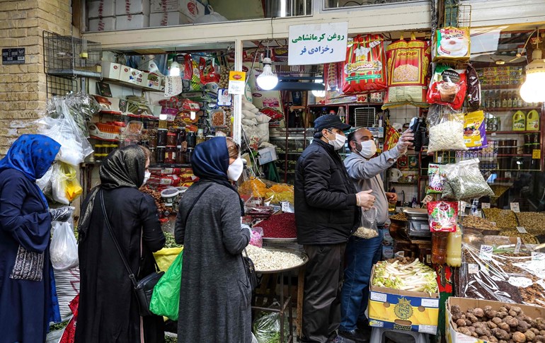 Shoppers buy produce from a merchant in Tajrish Bazaar in Tehran on April 25, 2020. Photo: Atta Kenare/ AFP