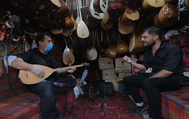 Iraqi Kurdish musicians perform near the Arbil citadel on April 24, 2020, in Arbil, the capital of the northern Iraqi Kurdish autonomous region, after authorities reduced restrictions on movement. Photo: Safin Hamed/ AFP