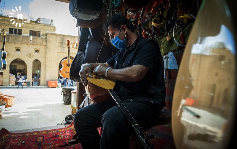 A man works in Erbil's bazaar on April 27, 2020. Photo: Bilind T.Abdullah/Rudaw