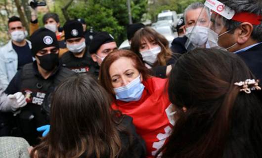 İSTANBUL – Polis sendika temsilcilerine müdahale etti