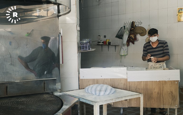 A baker kneads dough in Erbil on June 4, 2020. Photo: Bilind T. Abdullah/Rudaw