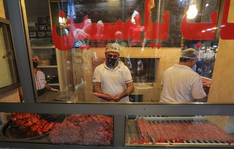 A Kurdish chef prepares kebab at a restaurant in Erbil, the capital of the autonomous Kurdish region of northern Iraq on June 8, 2020. Photo: Safin Hamed/ AFP