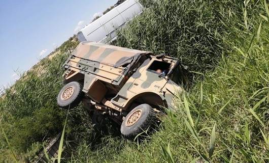 Antep'te askeri araç devrildi: 4 yaralı
