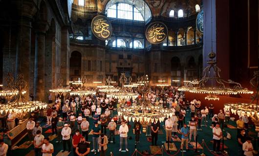 Yekem nimêja cejnê piştî 86 salan li Ayasofya hat kirin