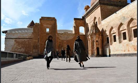 FOTO – Tarihi İshak Paşa Sarayında defile