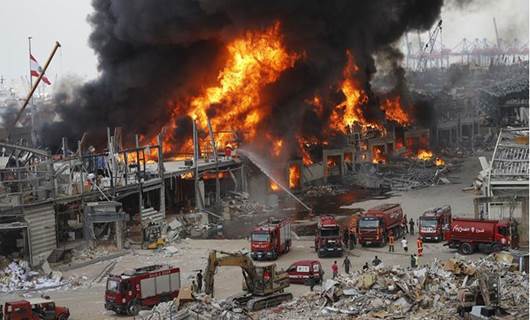 Beyrut Limanı'nda korkutan yangın