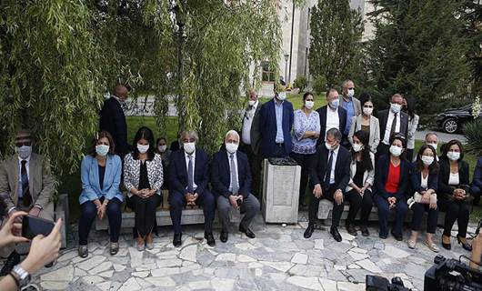 HDP'liler TBMM'nin açılış törenini protesto etti