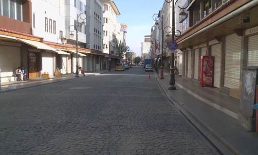 Diyarbakır’da cadde ve sokaklar boş kaldı