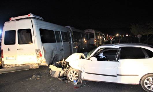 Li Rihayê 3 minîbûs û 2 otomobîl li hev ketin