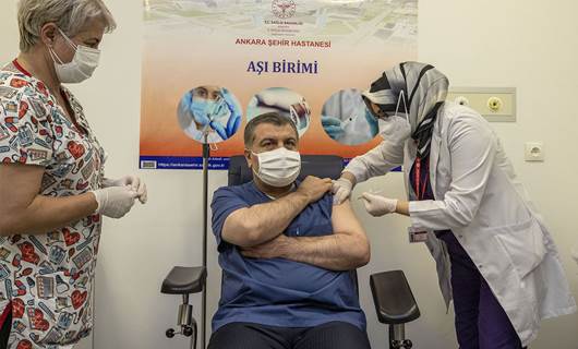 Türkiye Sağlık Bakanı Fahrettin Koca canlı yayında aşı oldu