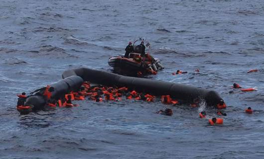 Libya açıklarında düzensiz göçmenleri taşıyan tekne battı: 43 ölü