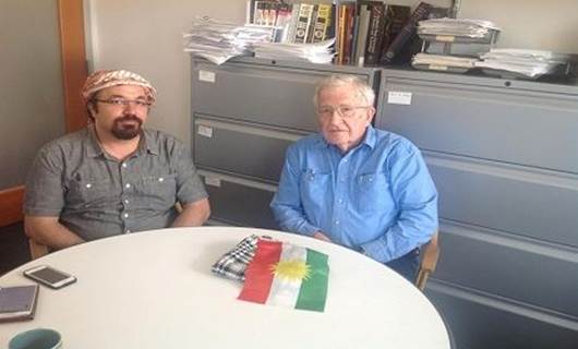 Noam Chomsky:Bila kurd derfeta dewletbûnê ji dest nedin