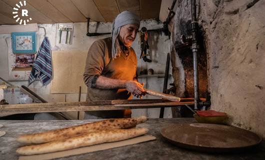 FOTO – Rojavalı dede 41 yıldır ekmek pişiriyor