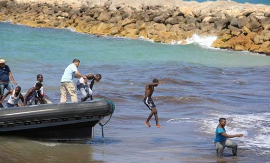 Kaçakçılar 80 göçmeni suya attı: En az 20 ölü!