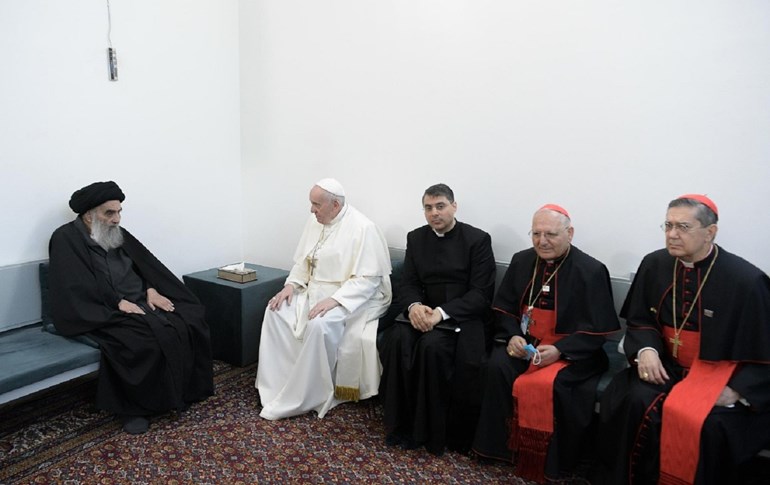 Ayatollah Ali al-Sistani (left) met Pope Francis (second left) in his home in Najaf on March 6, 2021. Photo: handout/Vatican media