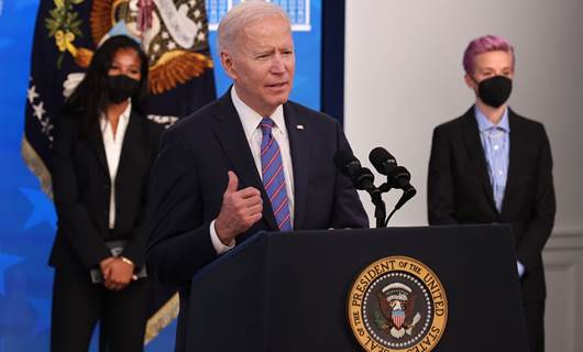 Biden pirsa koçberên ser sînor dispêre Kamala Harris