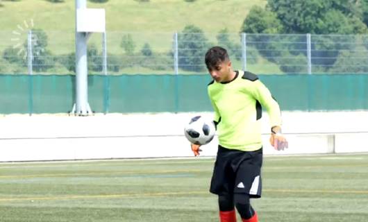 Futbolîstê Kurd ê 14 salî bûye rojeva klubên fotbulê yên cîhanê