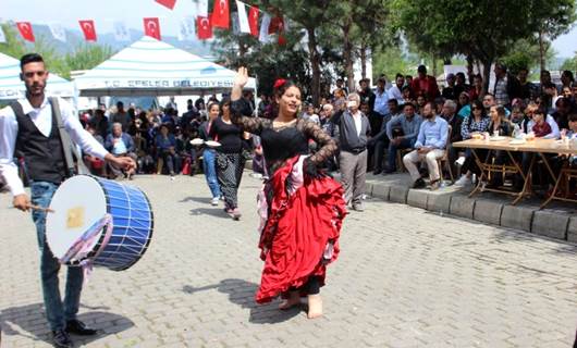 Türkiye'de her yıl 8 Nisan 'Romanlar Günü' olarak kutlanacak