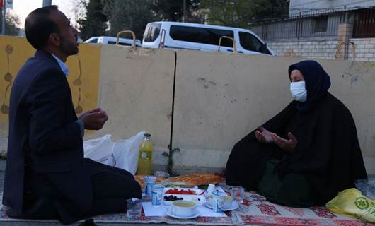 Adalet Nöbeti’ndeki Şenyaşar ailesi ilk iftarını Urfa Adliyesi önünde açtı