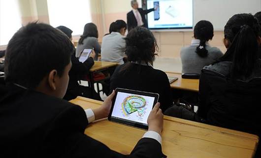 Fesîh Ersonmez: Li Amedê ji bo 200 hezar xwendekaran tenê 9 hezar tablet hatin belavkirin