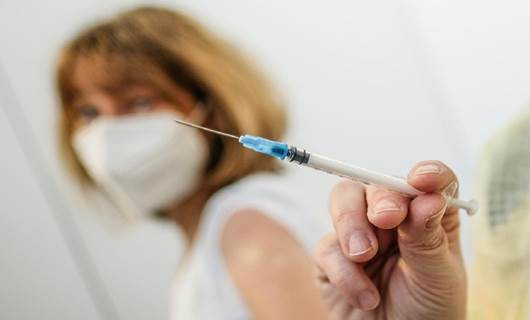 Korona aşısı olan kadın hayatını kaybetti