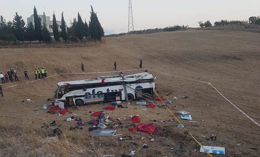 Balıkesir'de yolcu otobüsü devrildi: Çok sayıda ölü ve yaralı var
