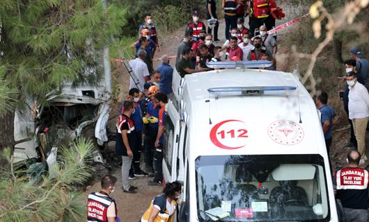 İzmir'de minibüs şarampole yuvarlandı: Çok sayıda ölü ve yaralı var