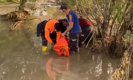 Kars’ta oğlu için dere kenarına inen genç kadın suya kapıldı