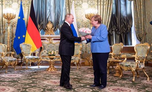 Vladimir Putin ve Angela Merkel Moskova'da bir araya geldi
