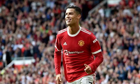 Ronaldo, Manchester United ile çıktığı ilk maçında 2 gol attı